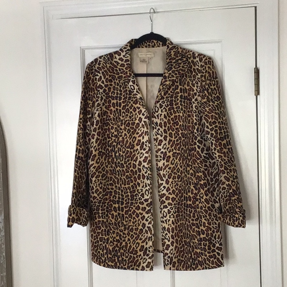 Leopard Print Women’s Jacket- Tan, Black and Brown. Fully lined and has pockets.